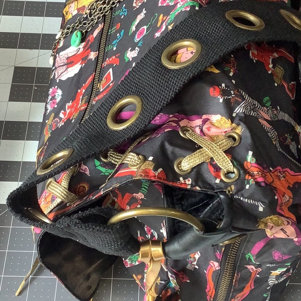 EUC Betsey Johnson Betseyville over the shoulder tote - Picture 6 of 12